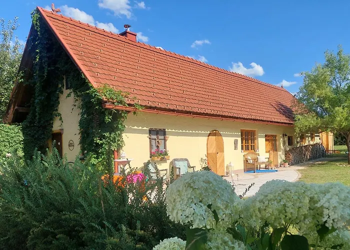Apartment In Traumhafter Lage Mit Naturbadeteich